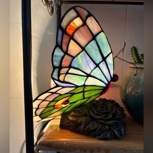 QUOIZEL INC BRONZE STAINED GLASS BUTTERFLY ACCENT lamp